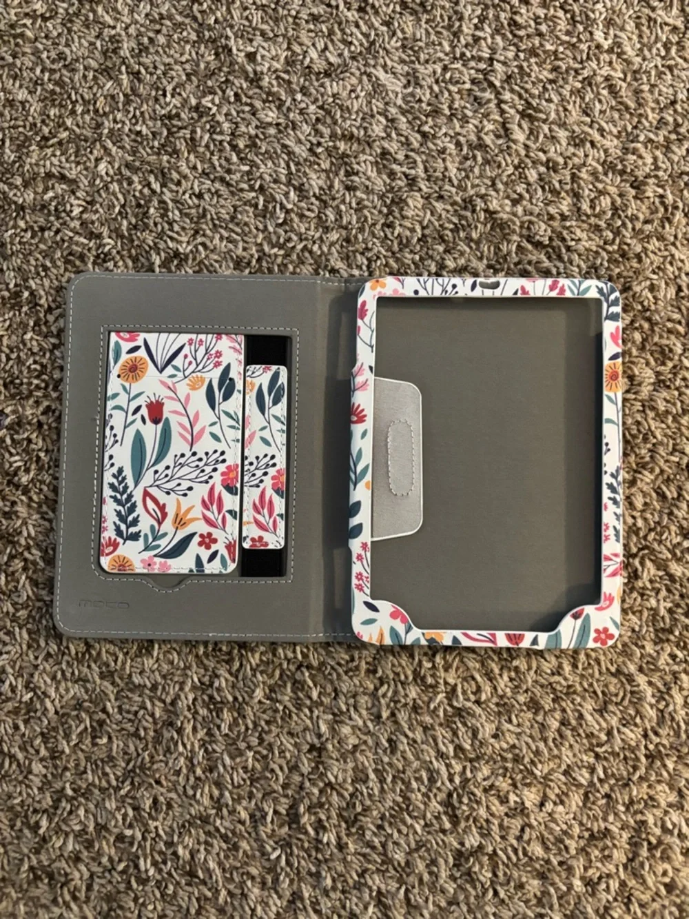 Floral Pattern Kindle Case in Cream with Multicolor Blooms